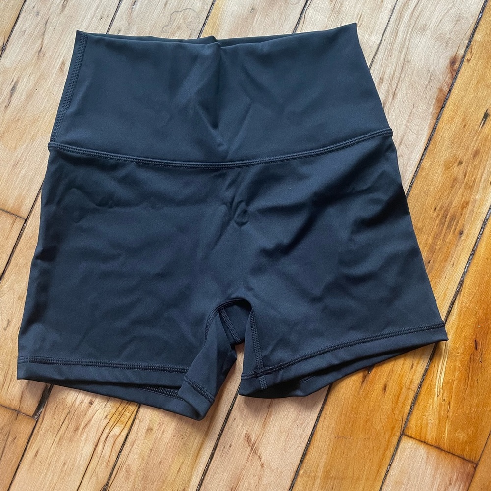 AERIE offline Goals 4” Bike Shorts Black Medium